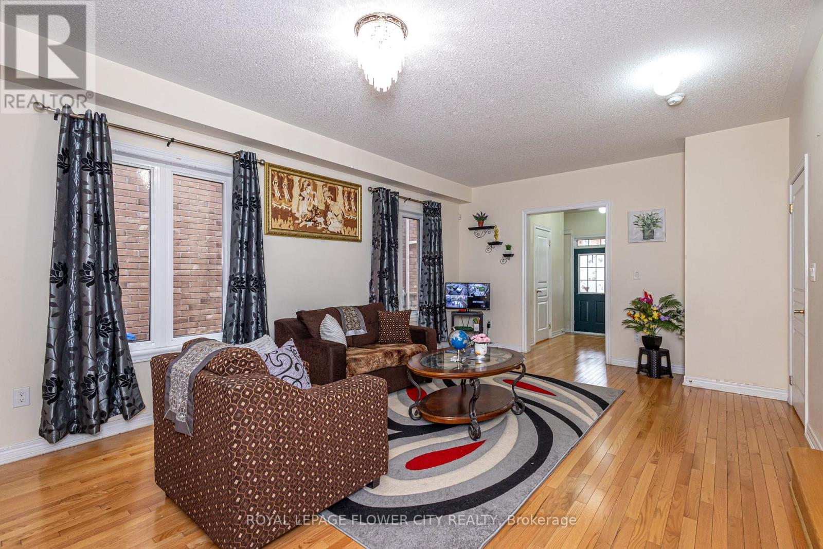 8 Washburn Road, Brampton (Bram East), Ontario  L6P 3V7 - Photo 5 - W12206447