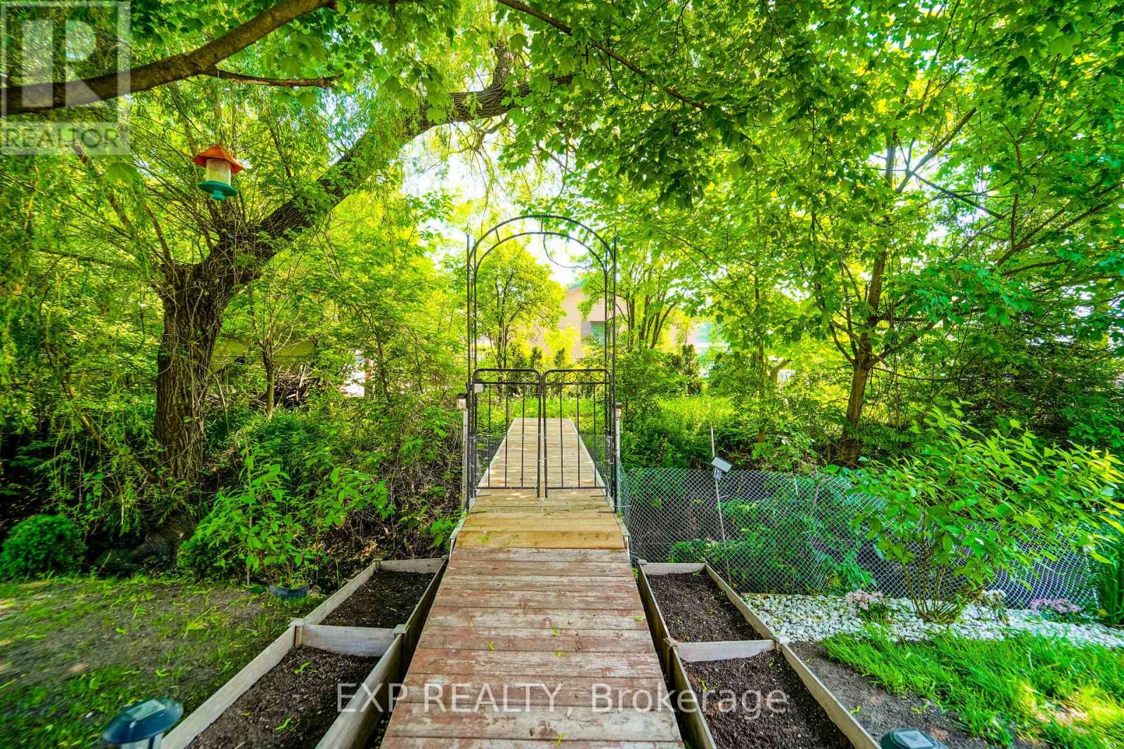 1331 St. James Avenue, Mississauga, Ontario  L5E 1J3 - Photo 32 - W12206480