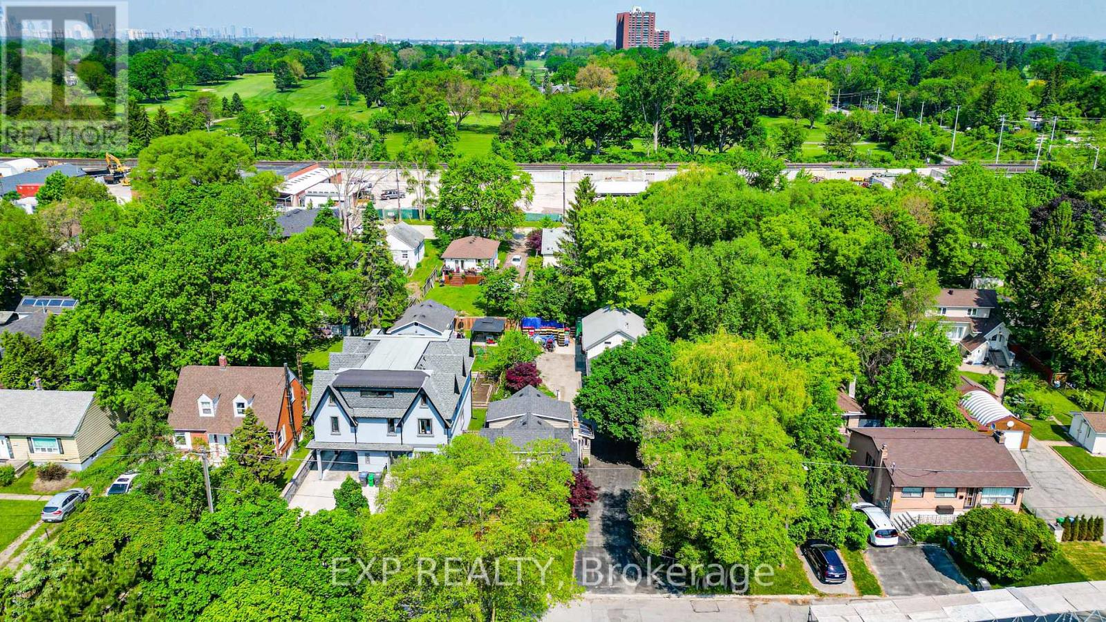 1331 St. James Avenue, Mississauga, Ontario  L5E 1J3 - Photo 4 - W12206480