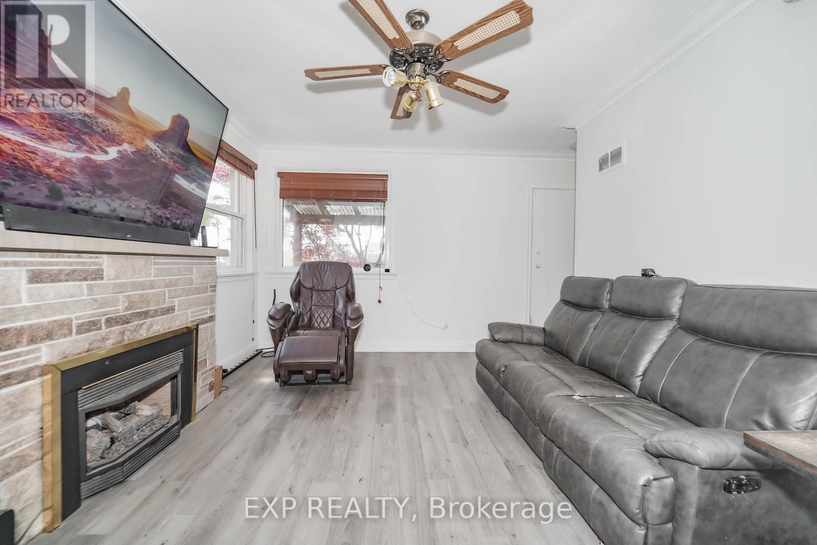 1331 St. James Avenue, Mississauga, Ontario  L5E 1J3 - Photo 43 - W12206480