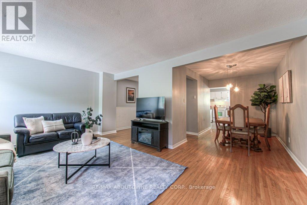 5503 Schueller Crescent, Burlington, Ontario  L7L 3T1 - Photo 5 - W12206494