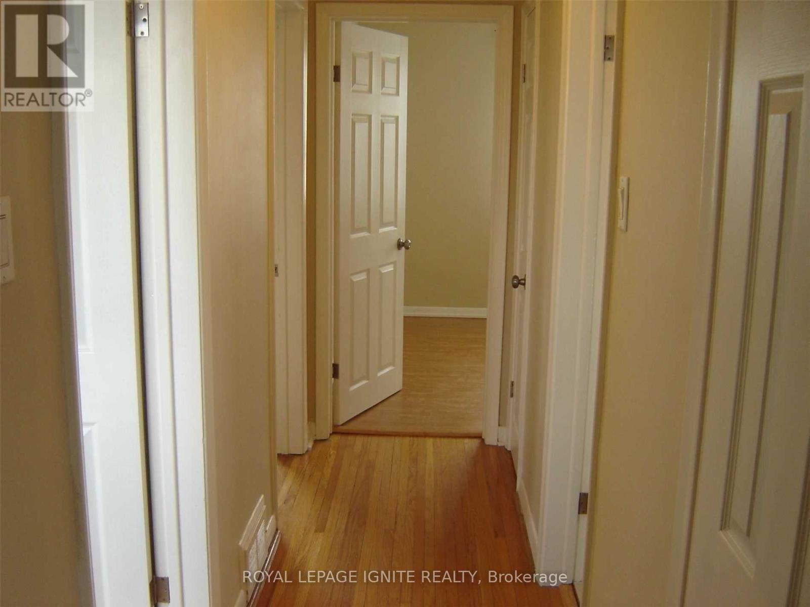25 Stone Court, Toronto, Ontario  M9M 1N1 - Photo 6 - W12206510