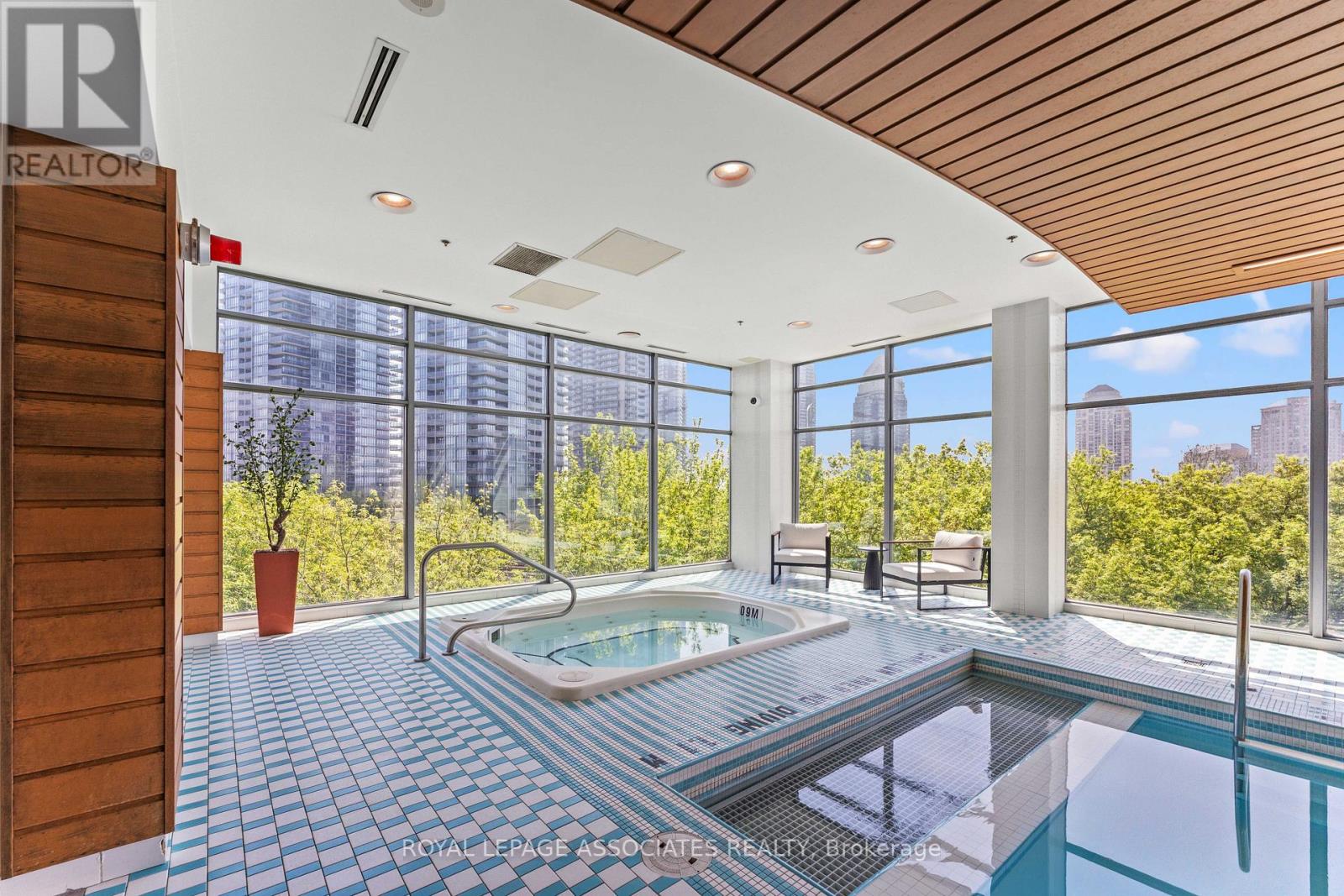 1313 - 155 Legion Road N, Toronto (Mimico), Ontario  M8Y 0A7 - Photo 17 - W12206531