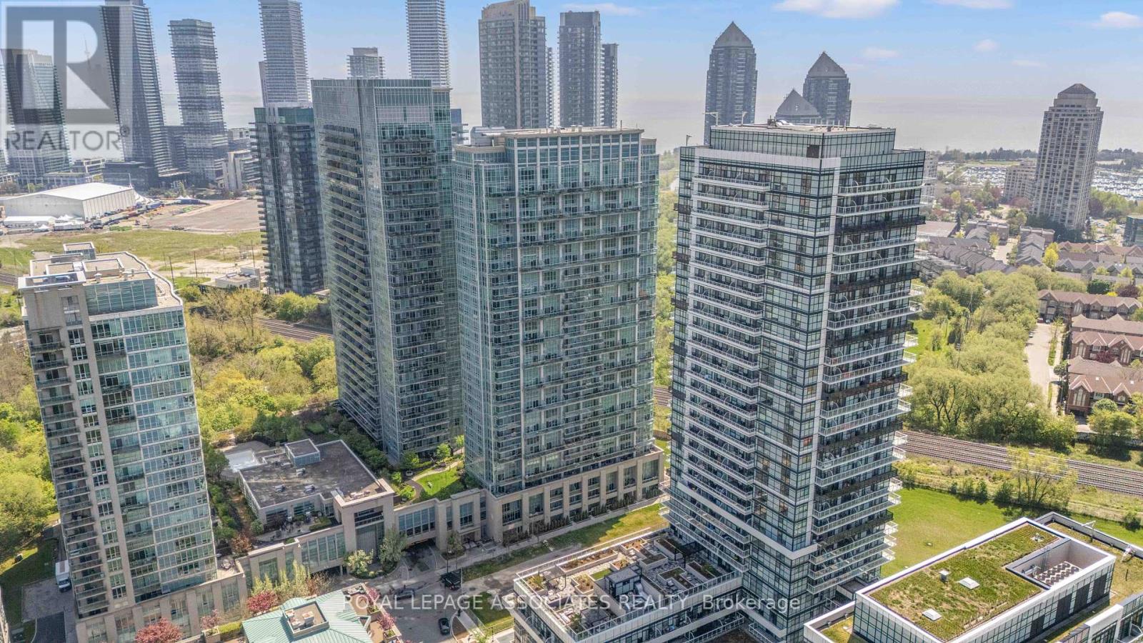 1313 - 155 Legion Road N, Toronto (Mimico), Ontario  M8Y 0A7 - Photo 2 - W12206531
