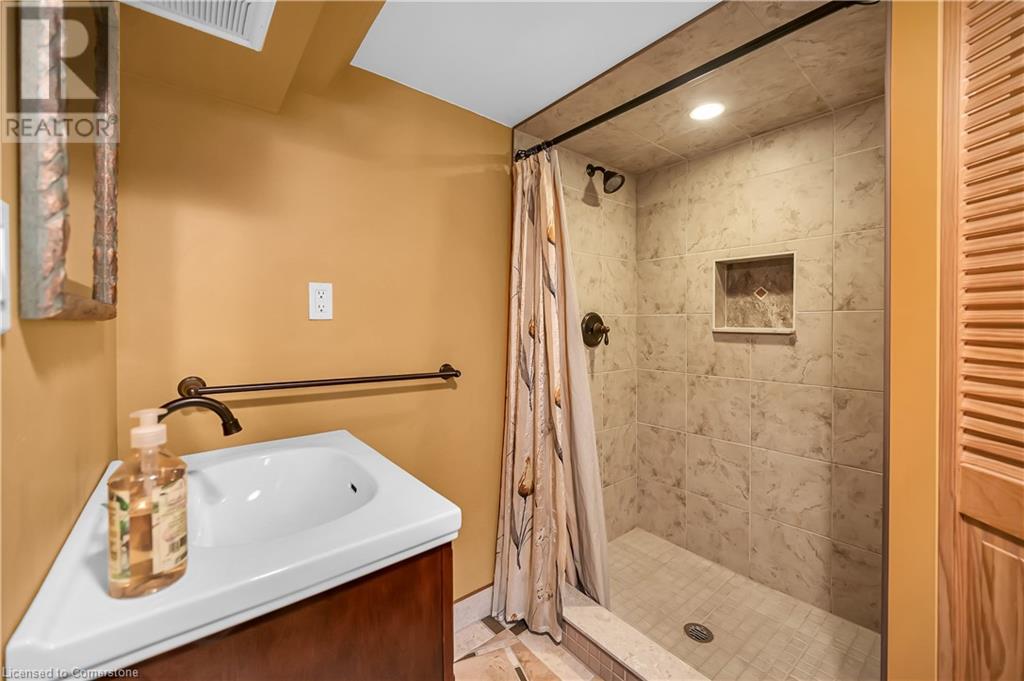 360 Guelph Line, Burlington, Ontario  L7R 3L4 - Photo 42 - 40702285