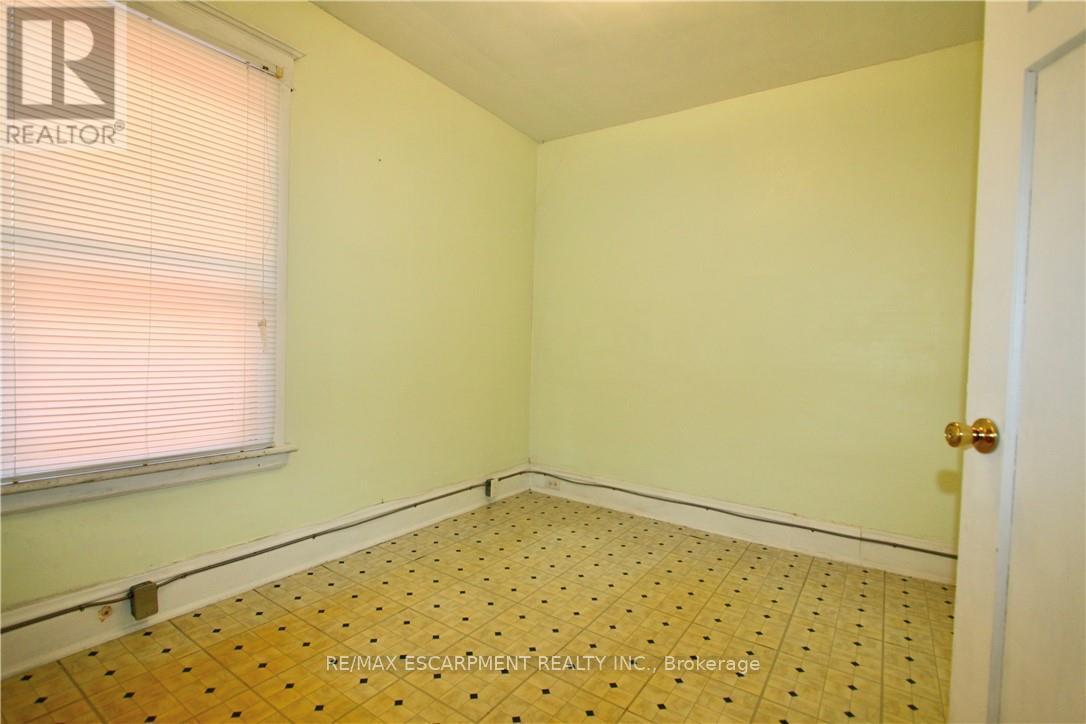 33 Elm Street, Hamilton (St. Clair), Ontario  L8M 1Y2 - Photo 15 - X12206463