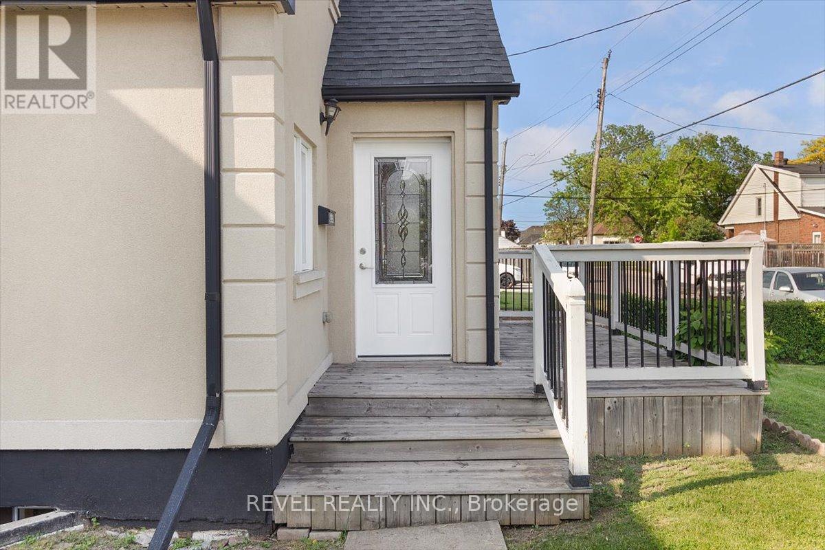 233 Normanhurst Avenue, Hamilton, Ontario  L8H 5N1 - Photo 3 - X12206468