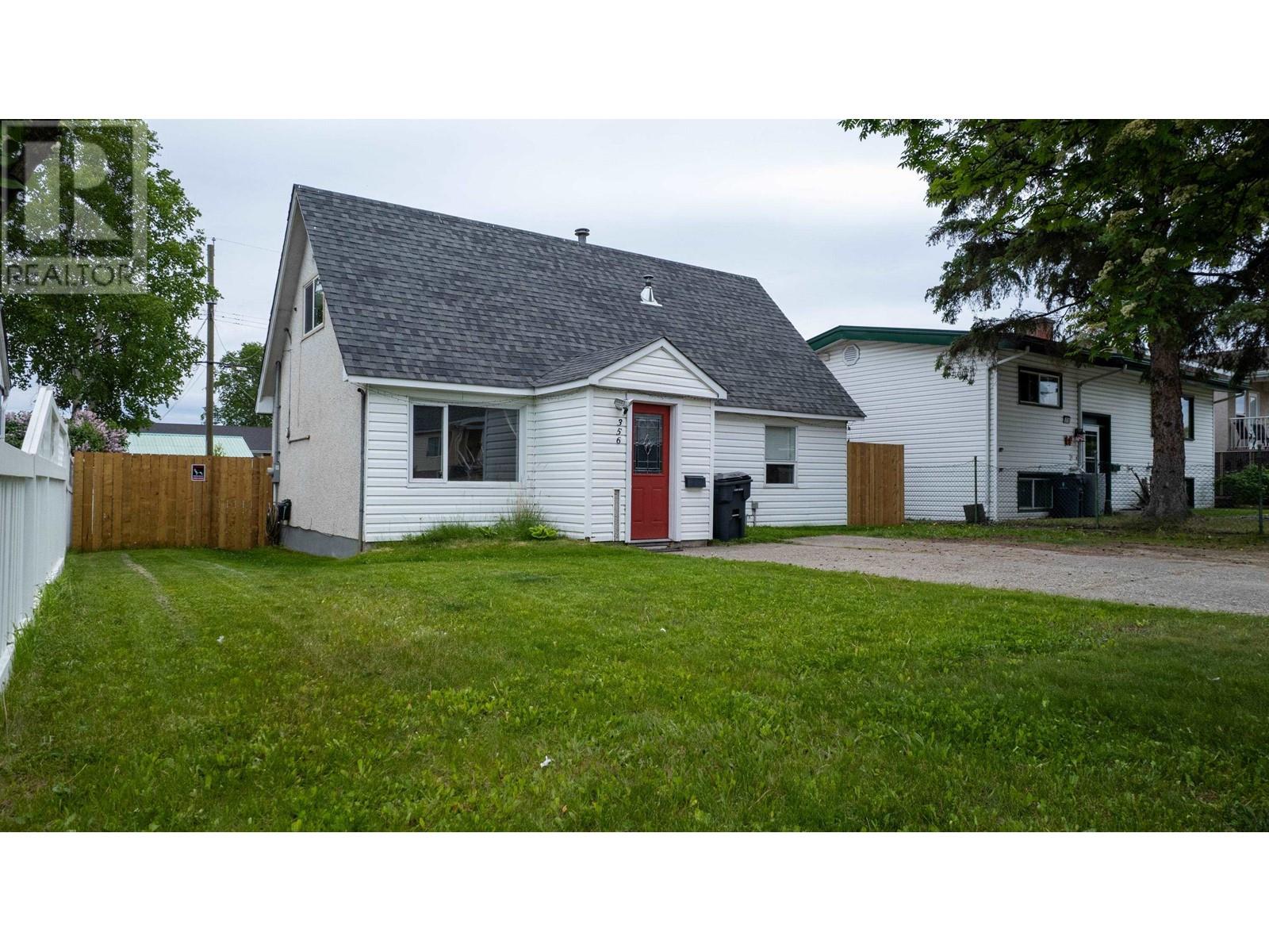 356 Johnson Street, Prince George, British Columbia  V2M 2Z6 - Photo 2 - R3012775