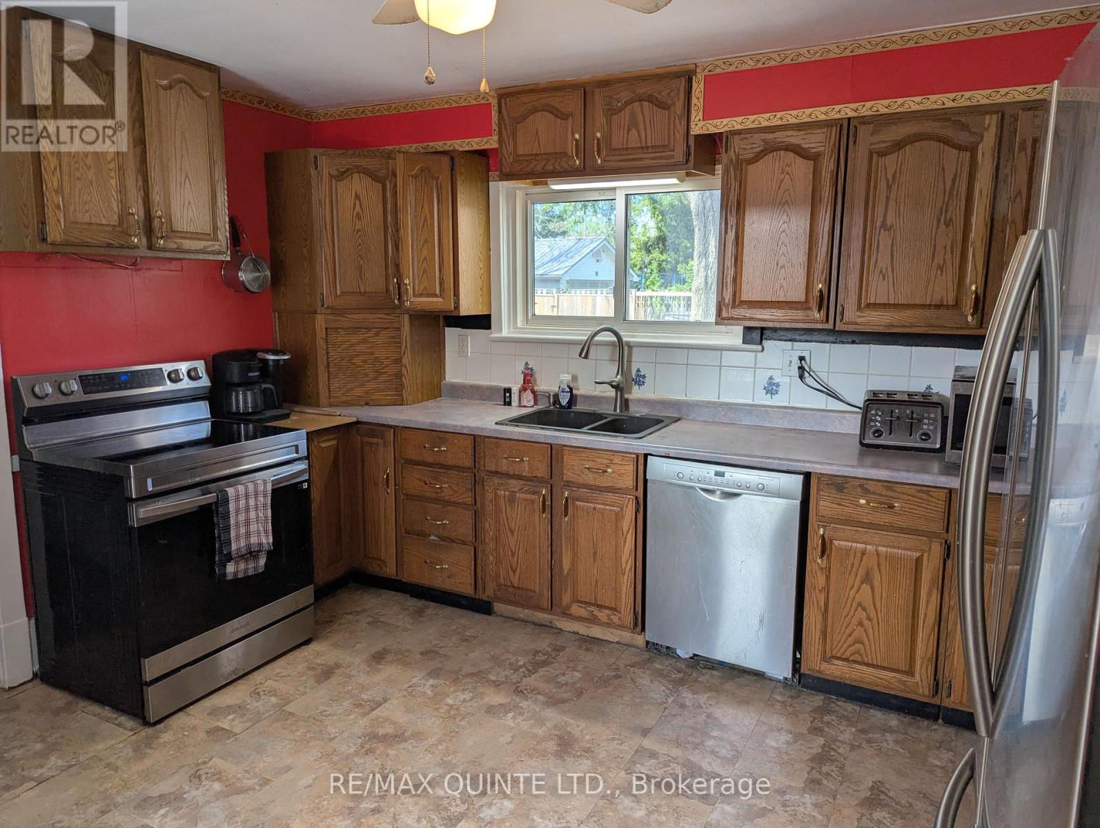 46 Prince Of Wales Drive, Belleville, Ontario  K8P 2T7 - Photo 4 - X12165382