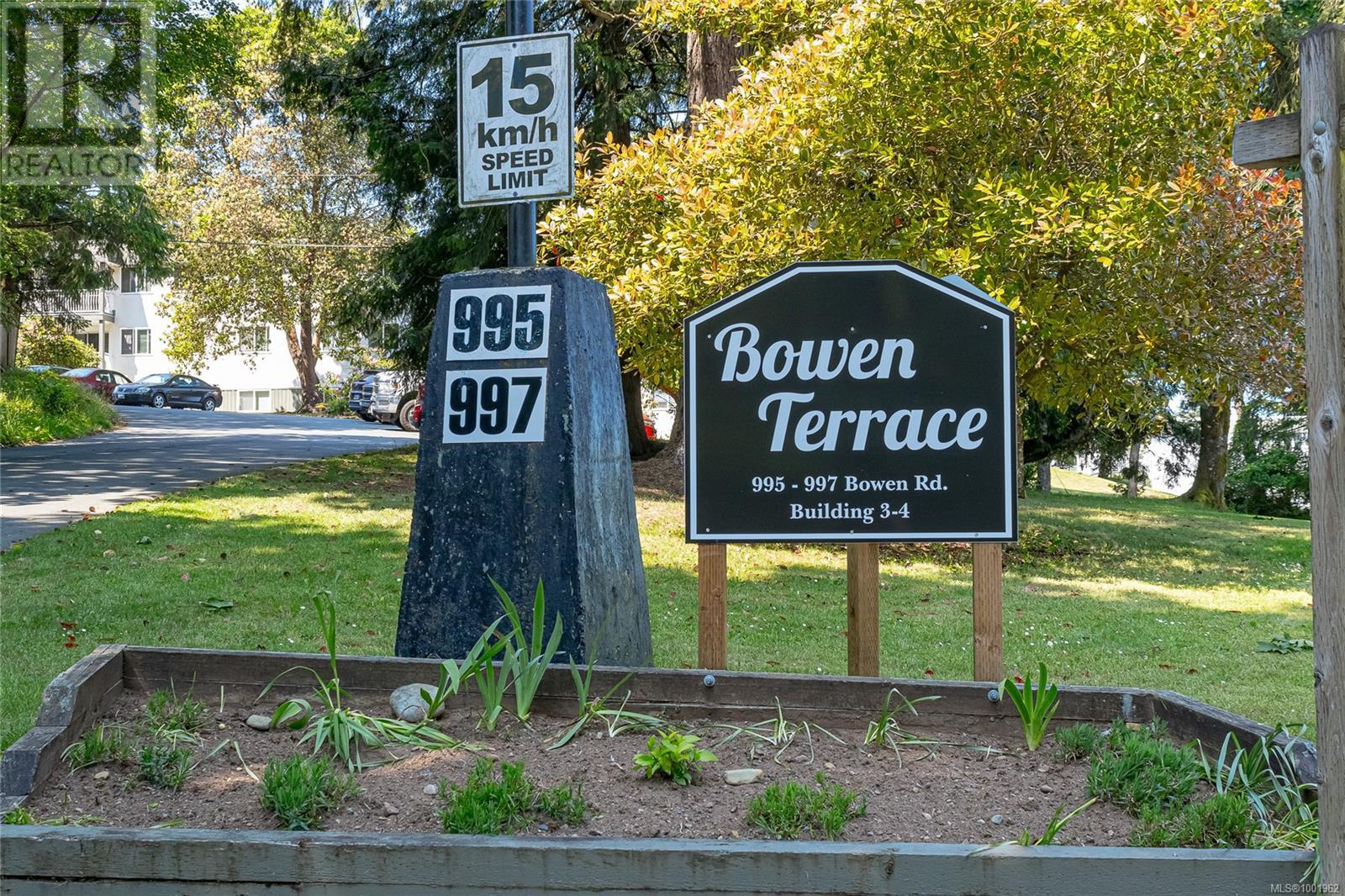 Property at 3301 995 Bowen Rd image 2