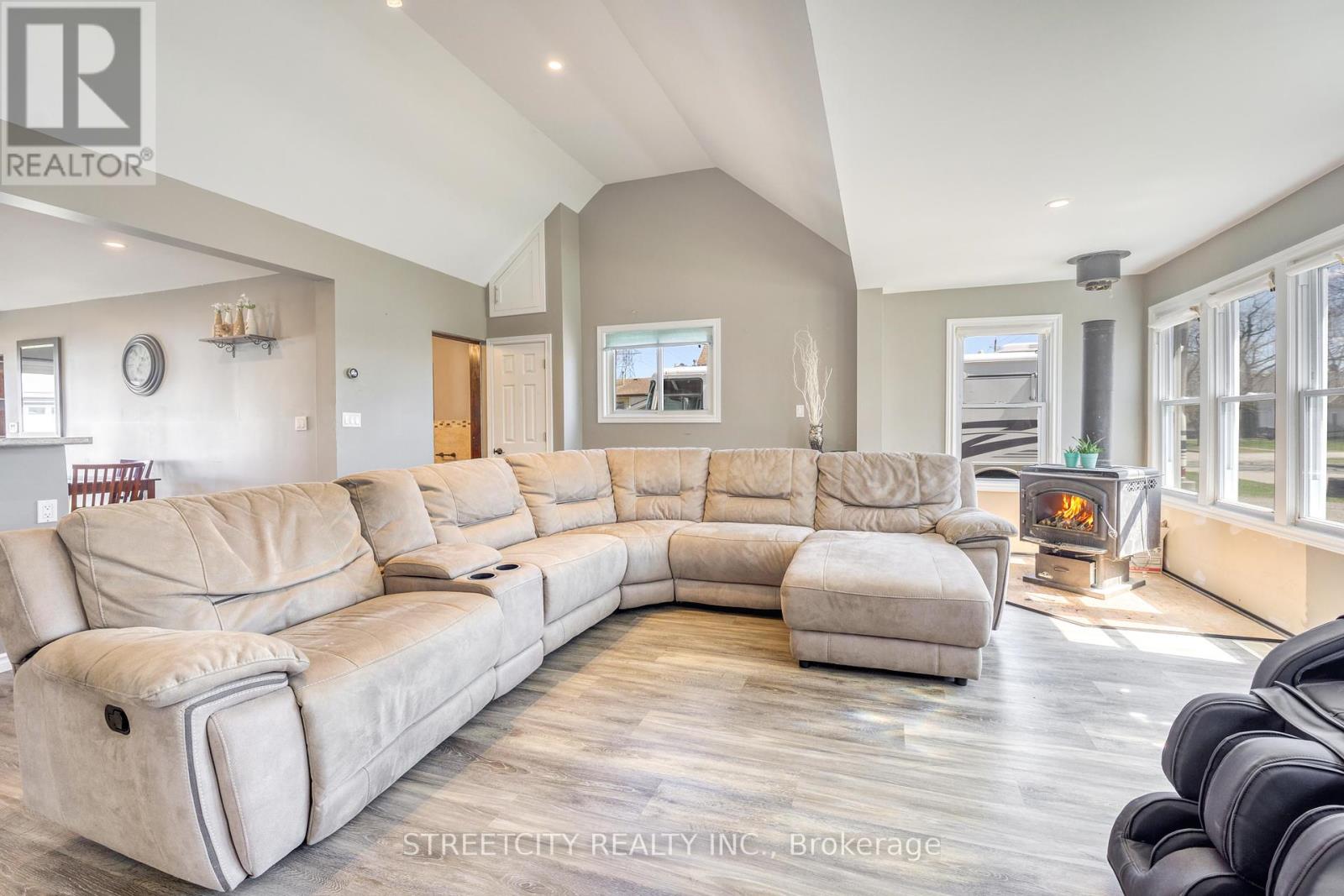 2406 Jane Street, St. Clair, Ontario  N0N 1B0 - Photo 22 - X12206660