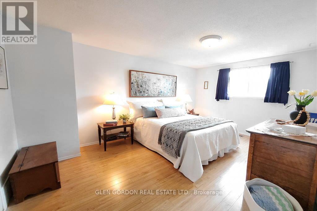 63 Caprice Crescent, London East, Ontario  N5V 3M1 - Photo 15 - X12206668