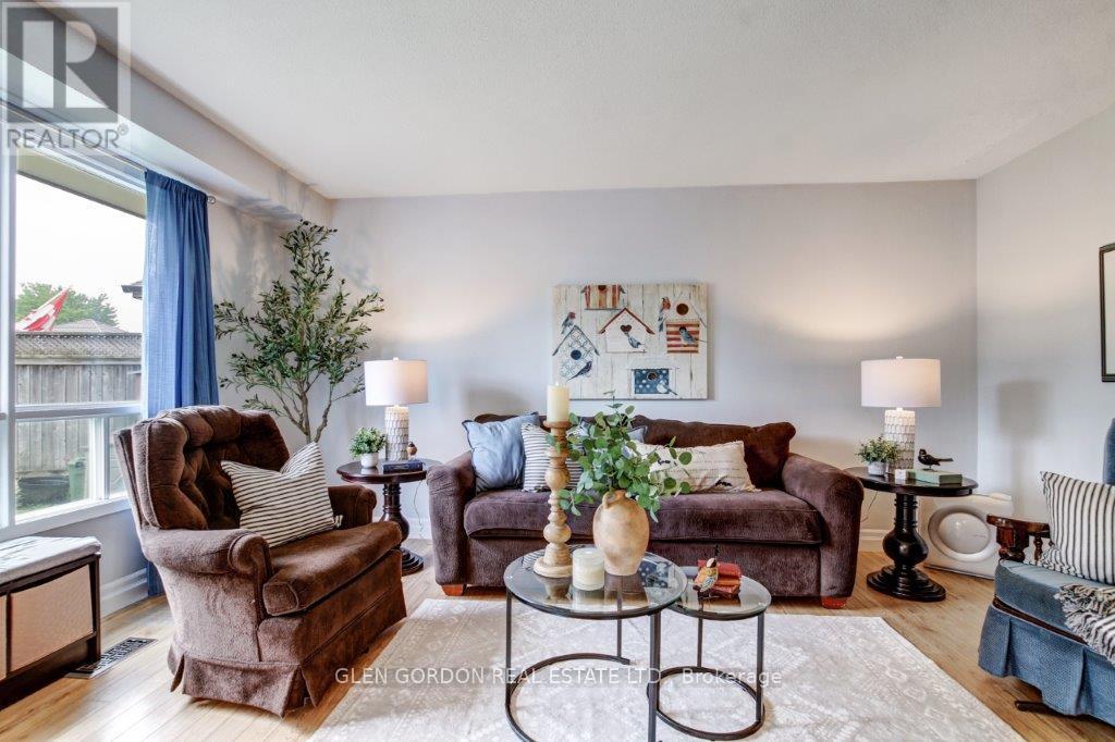 63 Caprice Crescent, London East, Ontario  N5V 3M1 - Photo 4 - X12206668