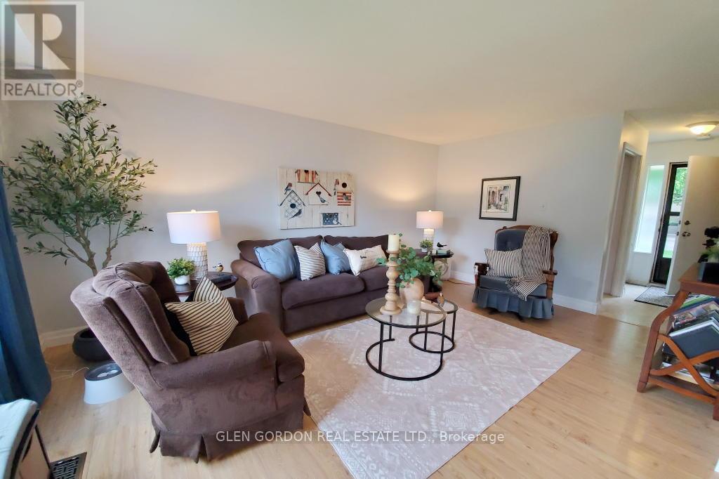 63 Caprice Crescent, London East, Ontario  N5V 3M1 - Photo 5 - X12206668