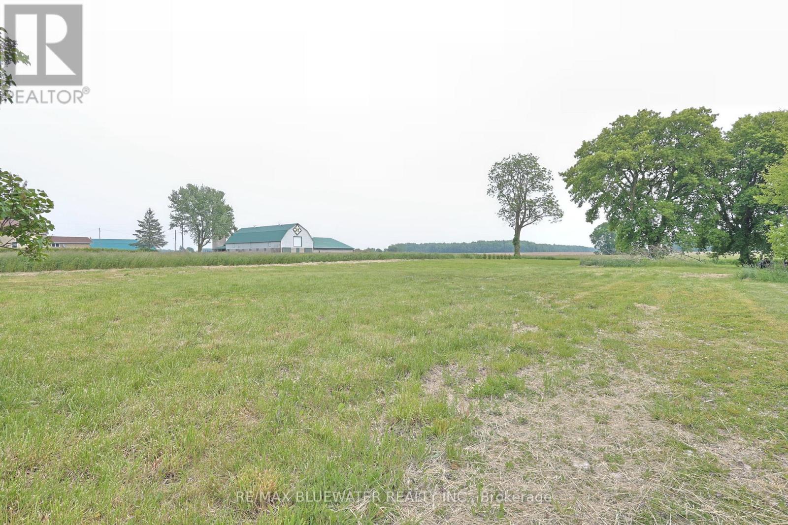2095 Mount Carmel Drive, North Middlesex, Ontario  N0M 1N0 - Photo 3 - X12206700
