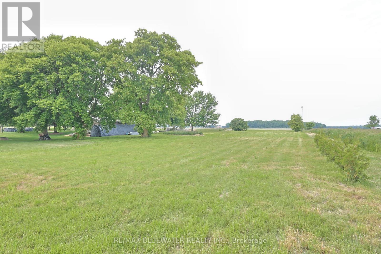 2095 Mount Carmel Drive, North Middlesex, Ontario  N0M 1N0 - Photo 5 - X12206700