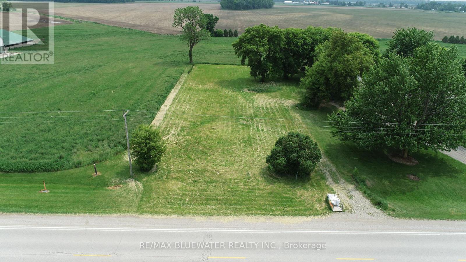2095 Mount Carmel Drive, North Middlesex, Ontario  N0M 1N0 - Photo 6 - X12206700