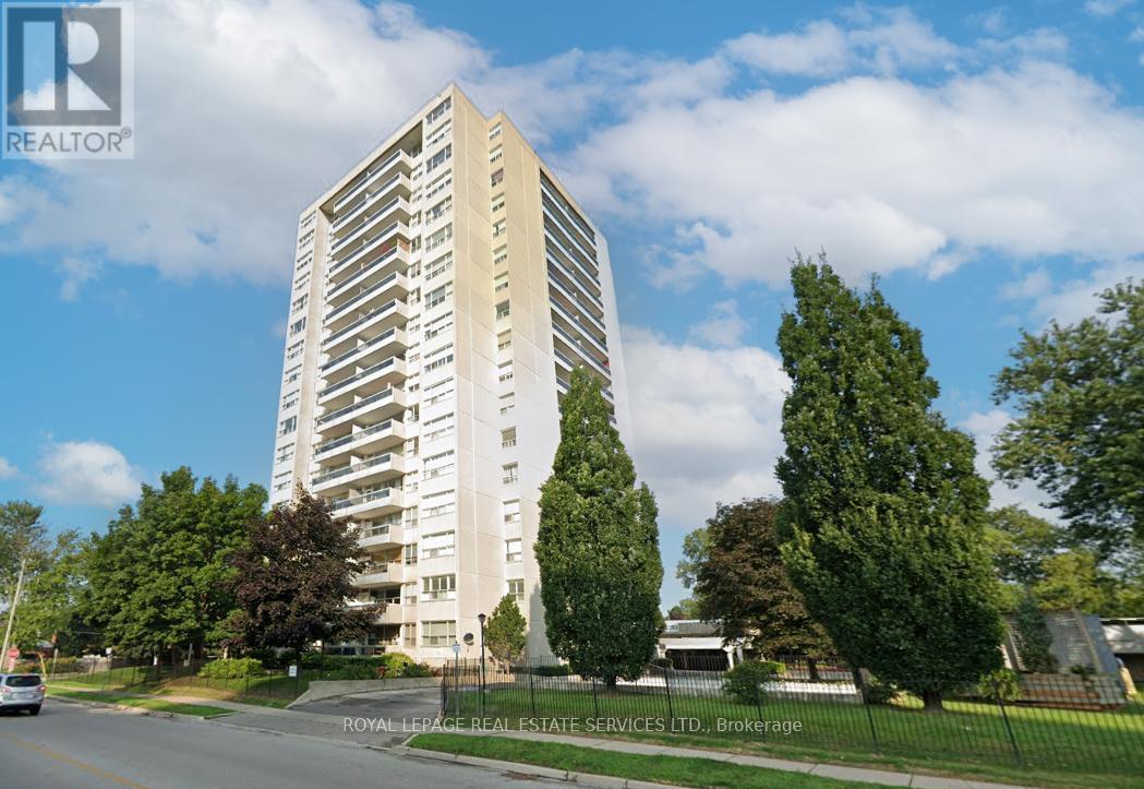 808 - 2263 Marine Drive, Oakville, Ontario  L6L 5K1 - Photo 2 - W12203655
