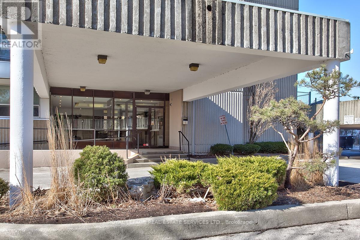 808 - 2263 Marine Drive, Oakville, Ontario  L6L 5K1 - Photo 4 - W12203655