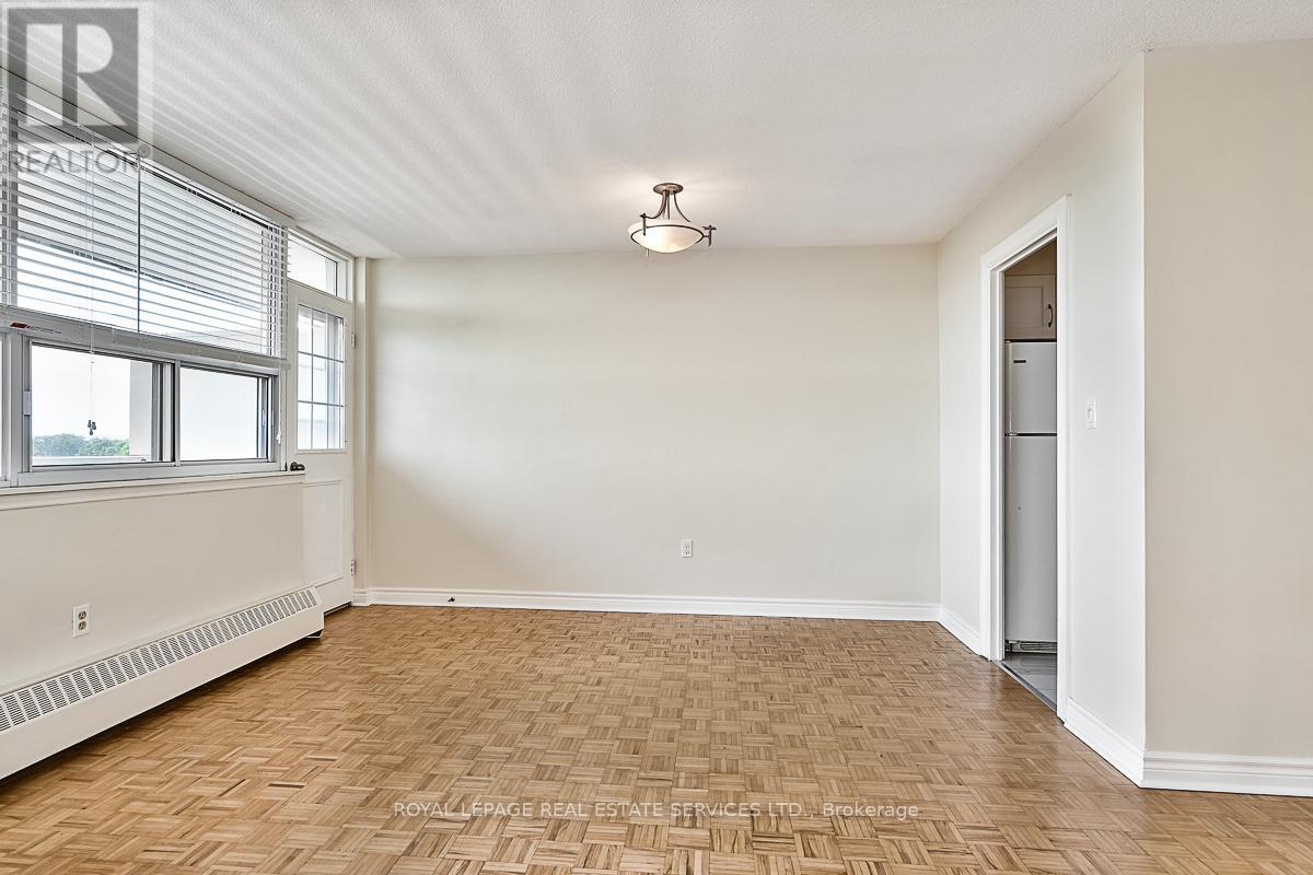 808 - 2263 Marine Drive, Oakville, Ontario  L6L 5K1 - Photo 11 - W12203655