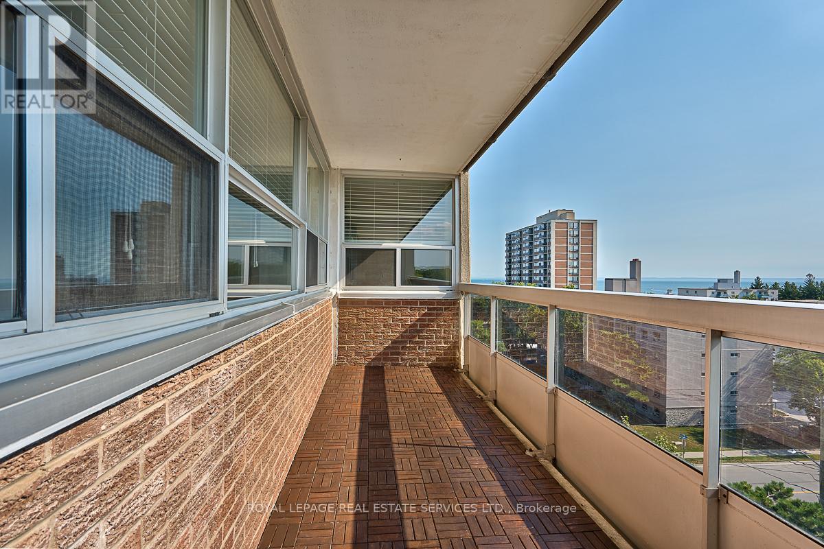 808 - 2263 Marine Drive, Oakville, Ontario  L6L 5K1 - Photo 12 - W12203655