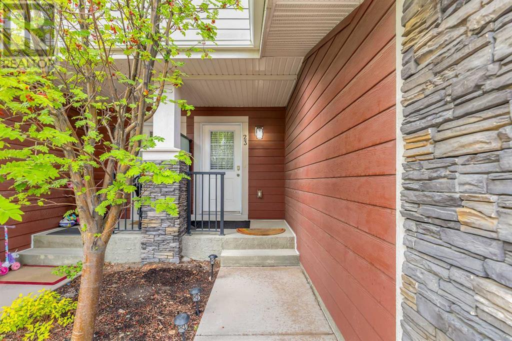 Property at 23 WEST COACH Manor SW image 3