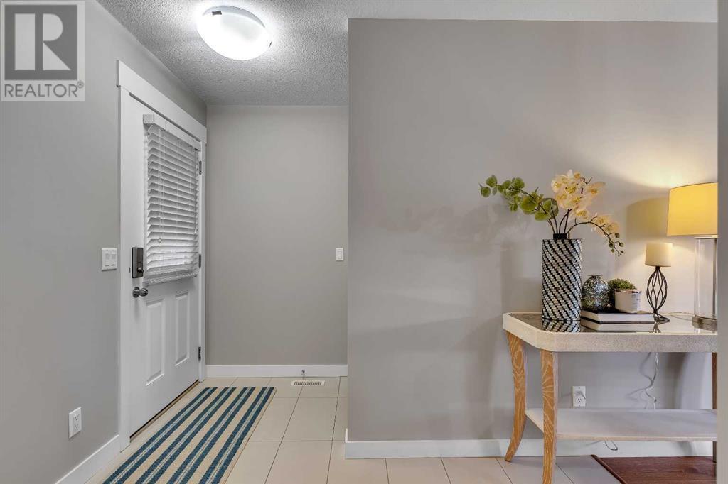 Property at 23 WEST COACH Manor SW image 4
