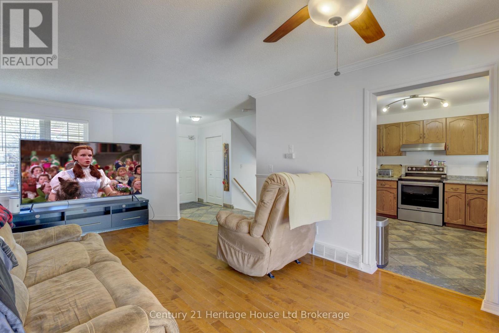787 Hunter's Gate Crescent, Woodstock, Ontario  N4V 1G4 - Photo 15 - X12206721