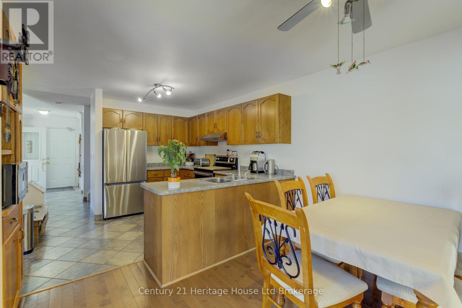 787 Hunter's Gate Crescent, Woodstock, Ontario  N4V 1G4 - Photo 20 - X12206721