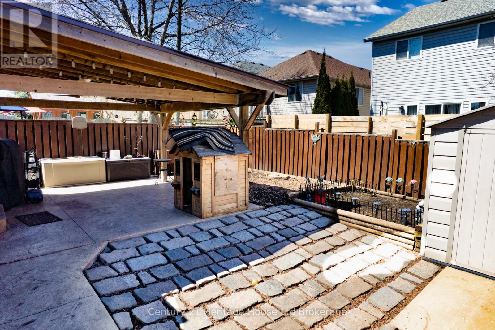 787 Hunter's Gate Crescent, Woodstock, Ontario  N4V 1G4 - Photo 8 - X12206721