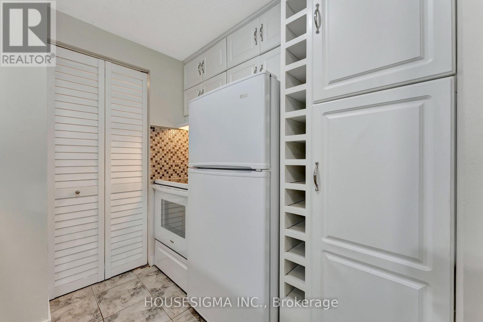 206 - 30 Bridge Street W, Kitchener, Ontario  N2K 1K4 - Photo 6 - X12127535