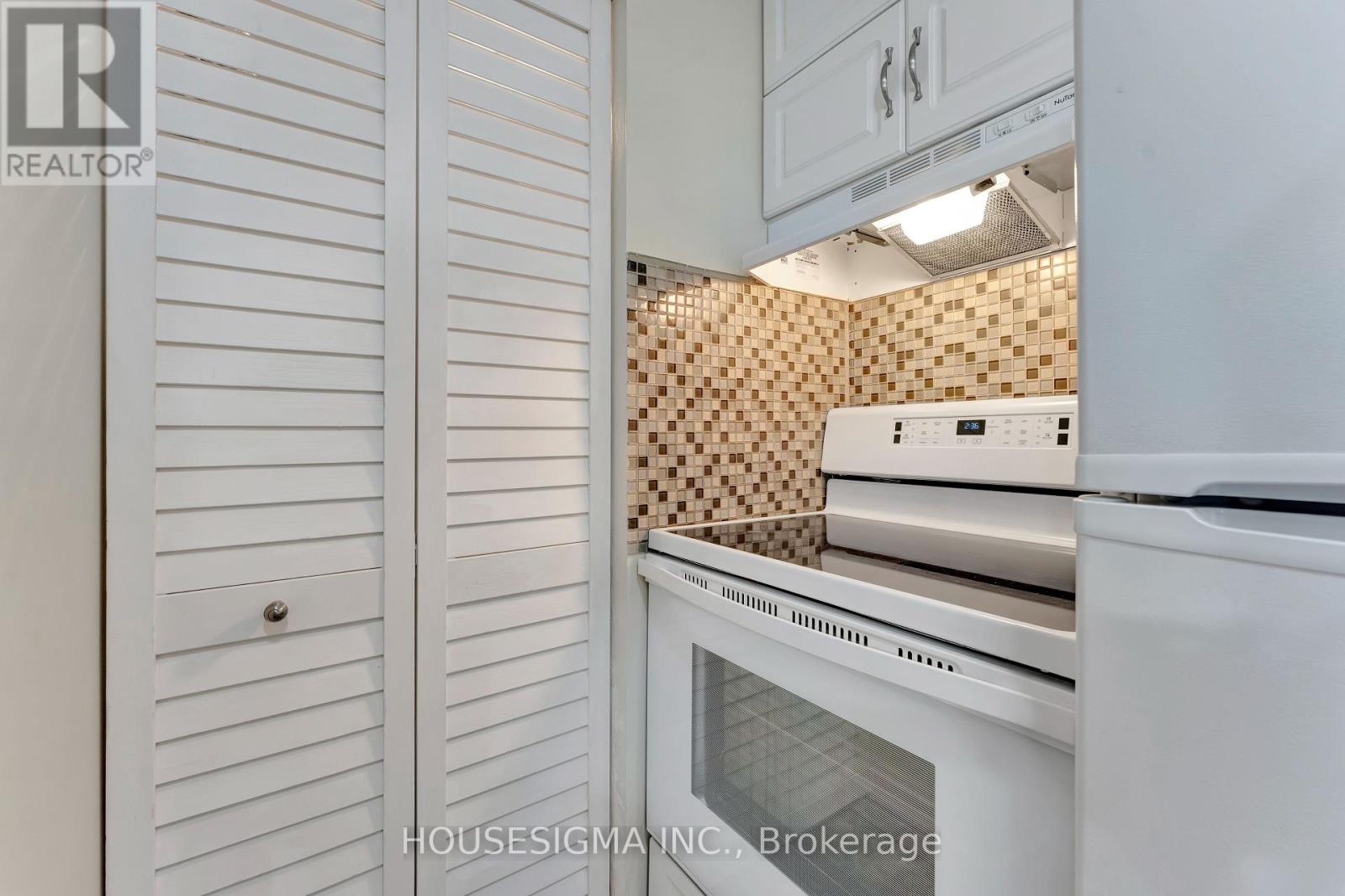 206 - 30 Bridge Street W, Kitchener, Ontario  N2K 1K4 - Photo 7 - X12127535