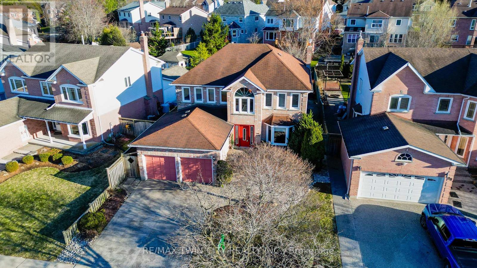 25 Lynnvalley Crescent, Kitchener, Ontario  N2N 3A8 - Photo 2 - X12137463