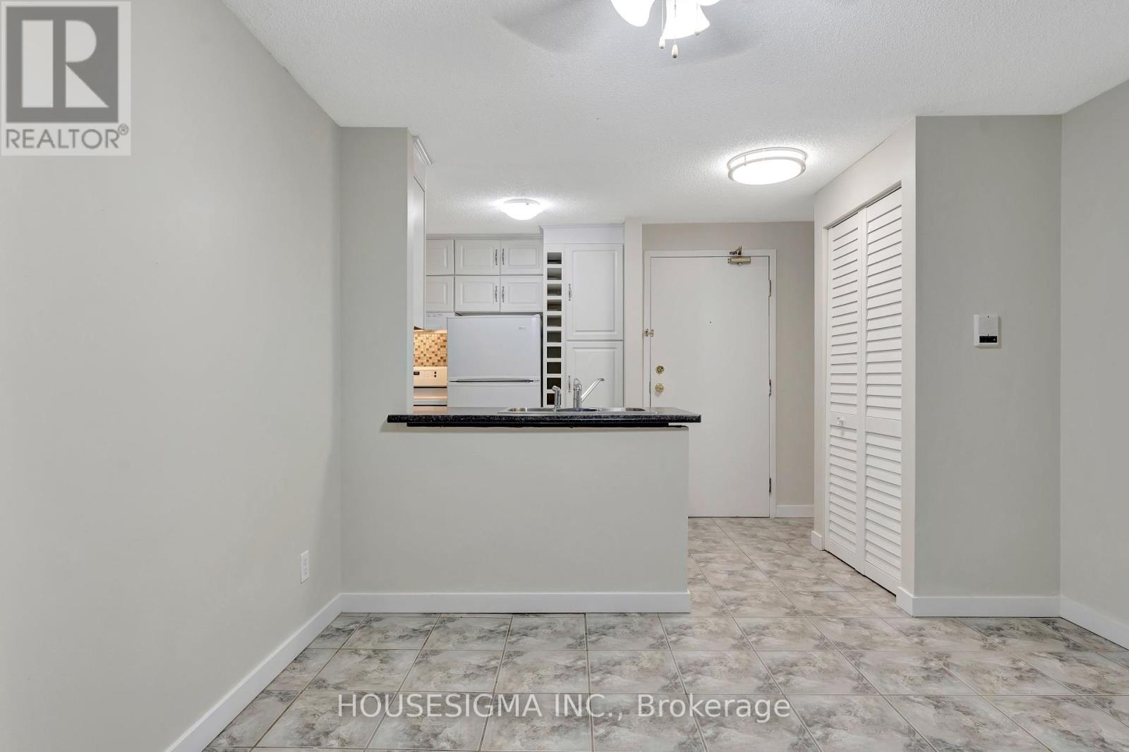 206 - 30 Bridge Street W, Kitchener, Ontario  N2K 1K4 - Photo 9 - X12127535