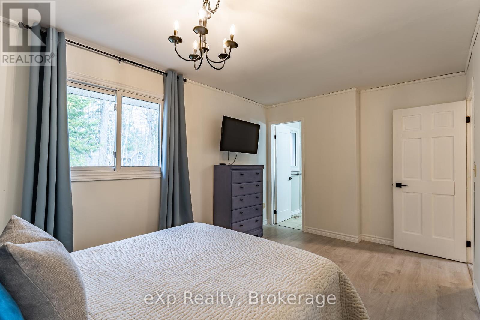 15 Mapleport Crescent, South Bruce Peninsula, Ontario  N0H 2T0 - Photo 11 - X12206706