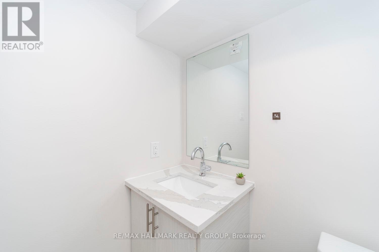 814 Star Private, Ottawa, Ontario  K2L 1W2 - Photo 11 - X12206692