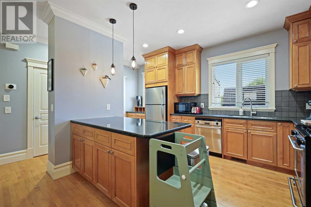Property at 1942 29 Street SW image 5