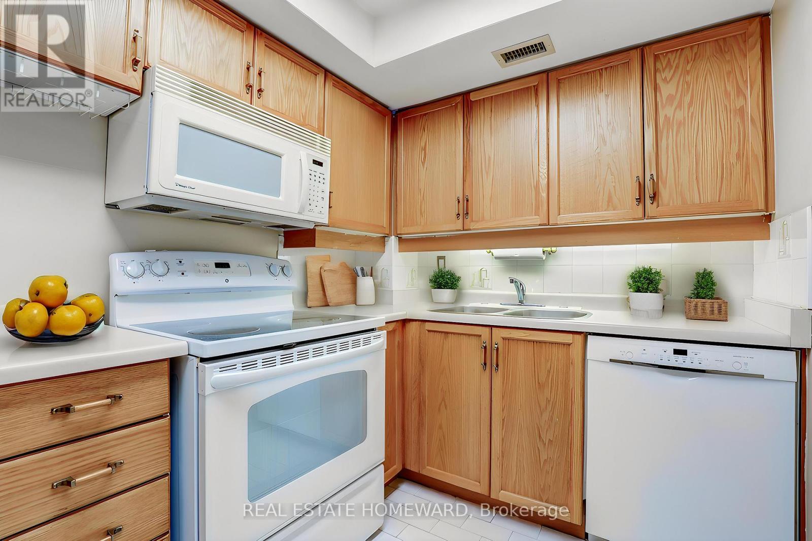 411 - 65 Scadding Avenue S, Toronto, Ontario  M5A 4L1 - Photo 2 - C12129640