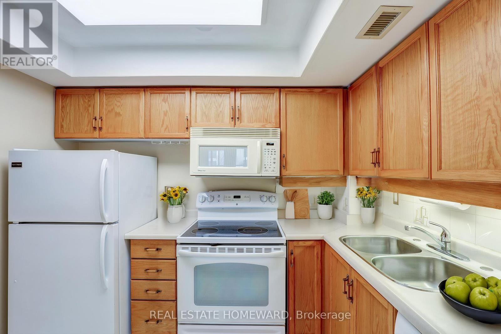 411 - 65 Scadding Avenue S, Toronto, Ontario  M5A 4L1 - Photo 3 - C12129640