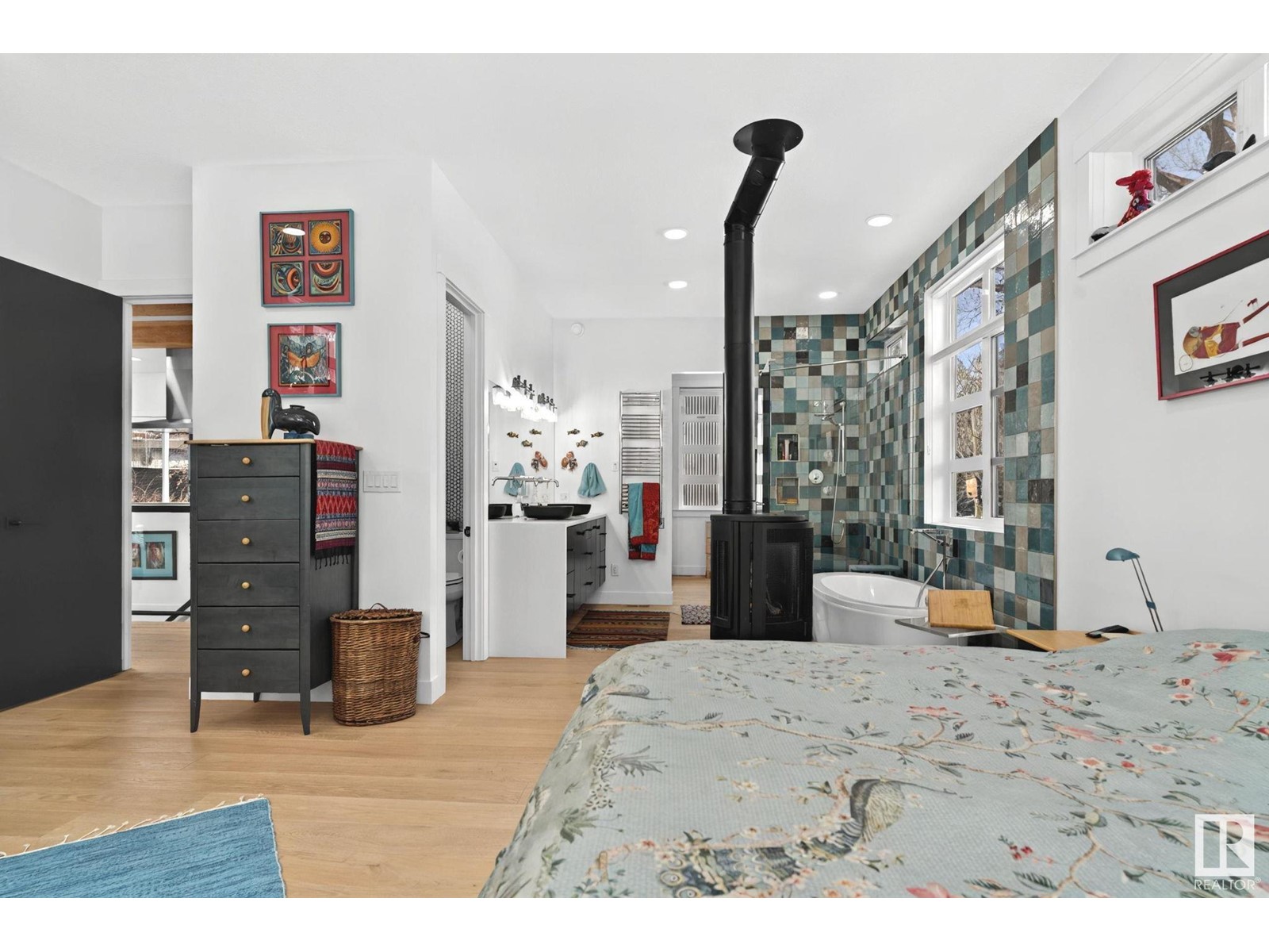 Property at 7222 119 ST NW image 3