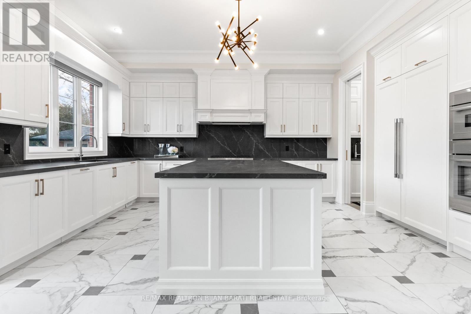 5 Charlemagne Drive, Toronto, Ontario  M2N 4H7 - Photo 15 - C12206571