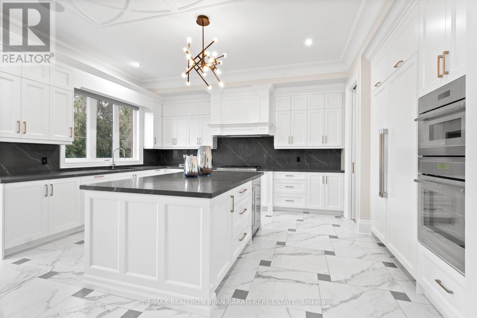 5 Charlemagne Drive, Toronto, Ontario  M2N 4H7 - Photo 16 - C12206571