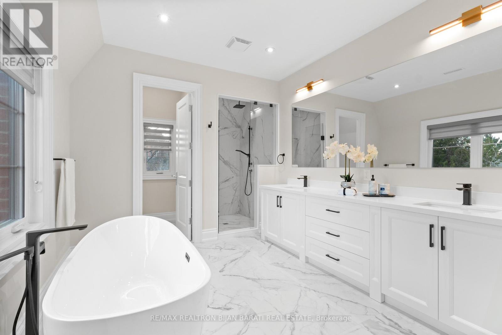 5 Charlemagne Drive, Toronto, Ontario  M2N 4H7 - Photo 28 - C12206571