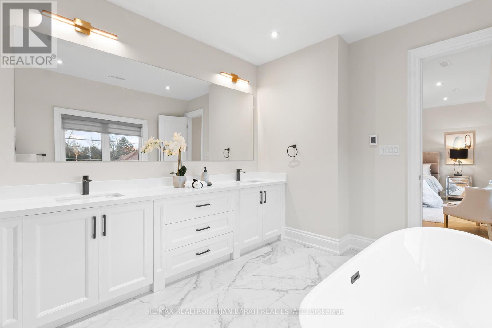 5 Charlemagne Drive, Toronto, Ontario  M2N 4H7 - Photo 32 - C12206571