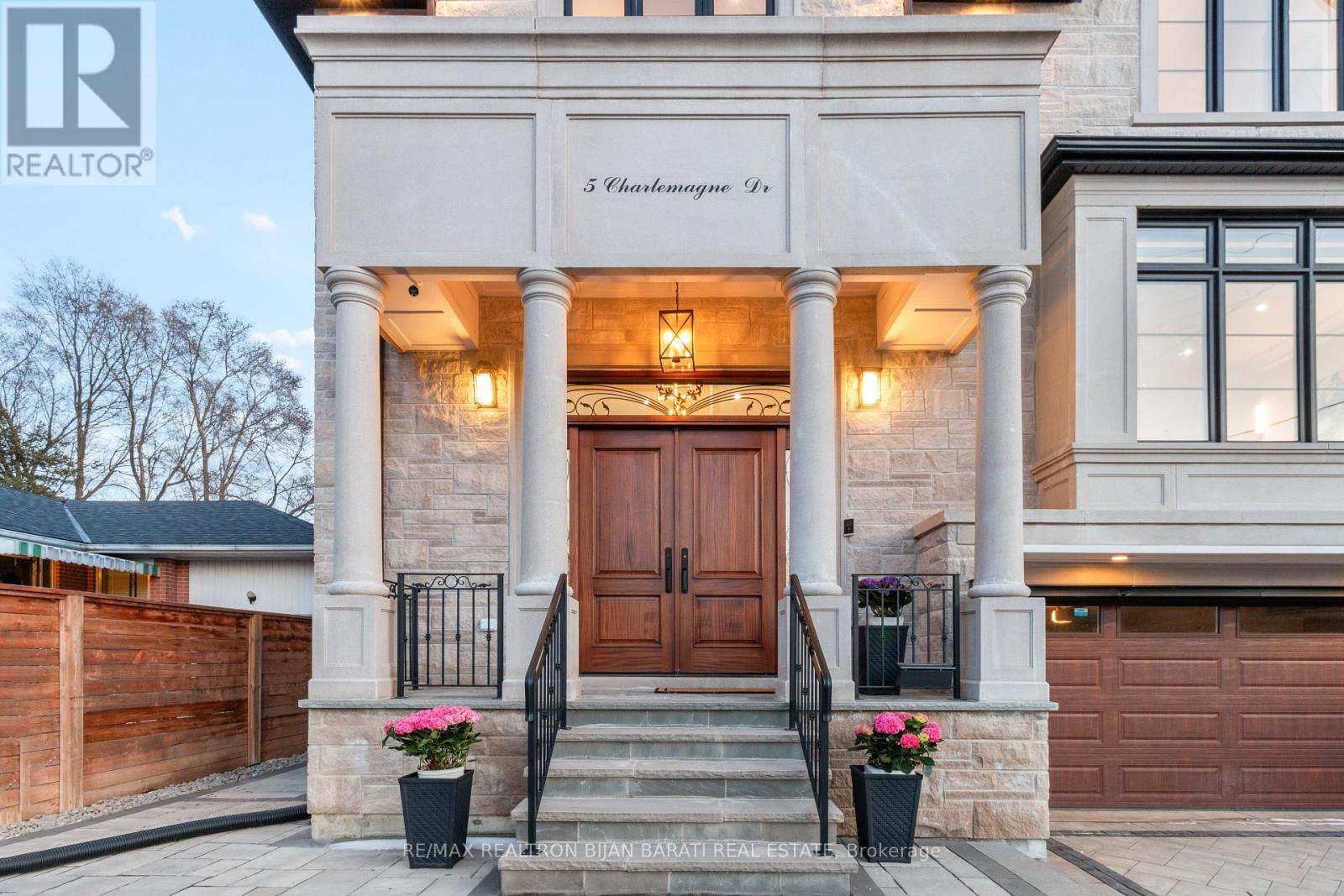 5 Charlemagne Drive, Toronto, Ontario  M2N 4H7 - Photo 47 - C12206571