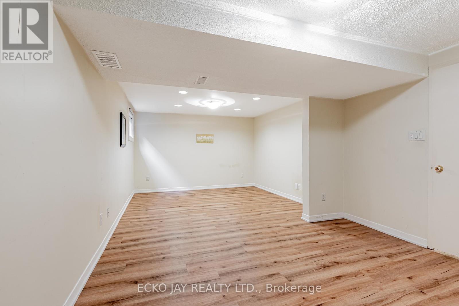 75 Barrydale Crescent, Toronto, Ontario  M3B 3E3 - Photo 16 - C12206574
