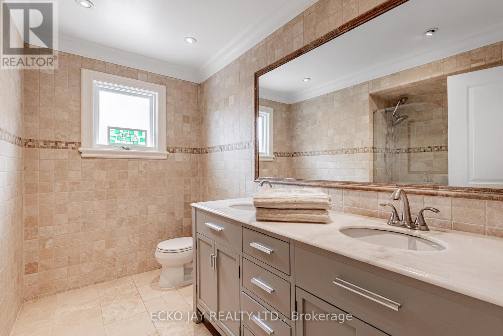75 Barrydale Crescent, Toronto, Ontario  M3B 3E3 - Photo 17 - C12206574