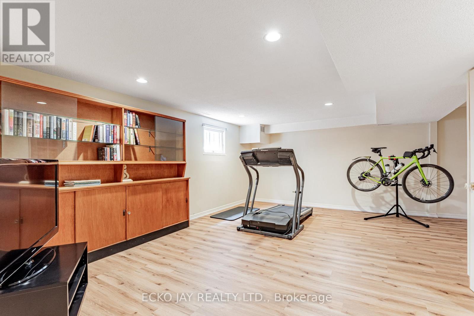 75 Barrydale Crescent, Toronto, Ontario  M3B 3E3 - Photo 18 - C12206574
