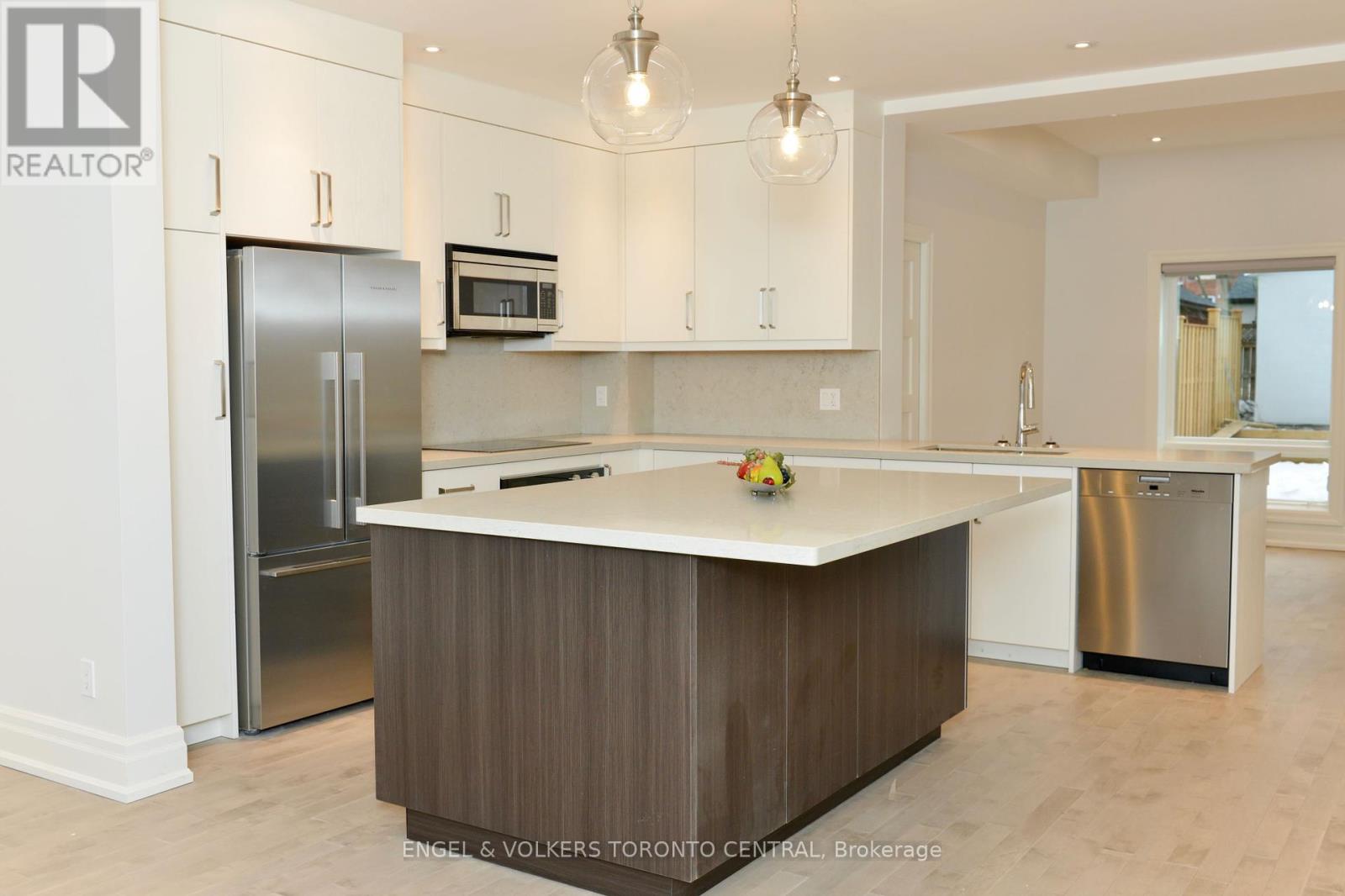 66 Alcina Avenue, Toronto (Wychwood), Ontario  M6G 2E8 - Photo 8 - C12206638