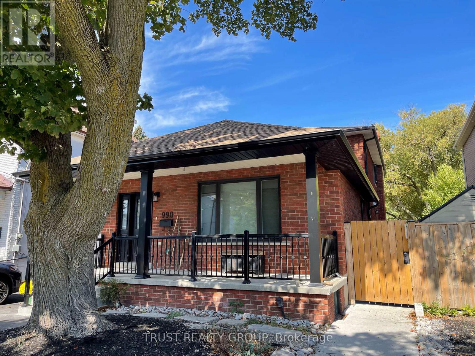 Lower - 990 Cosburn Avenue, Toronto, Ontario  M4C 2X1 - Photo 1 - E12206640